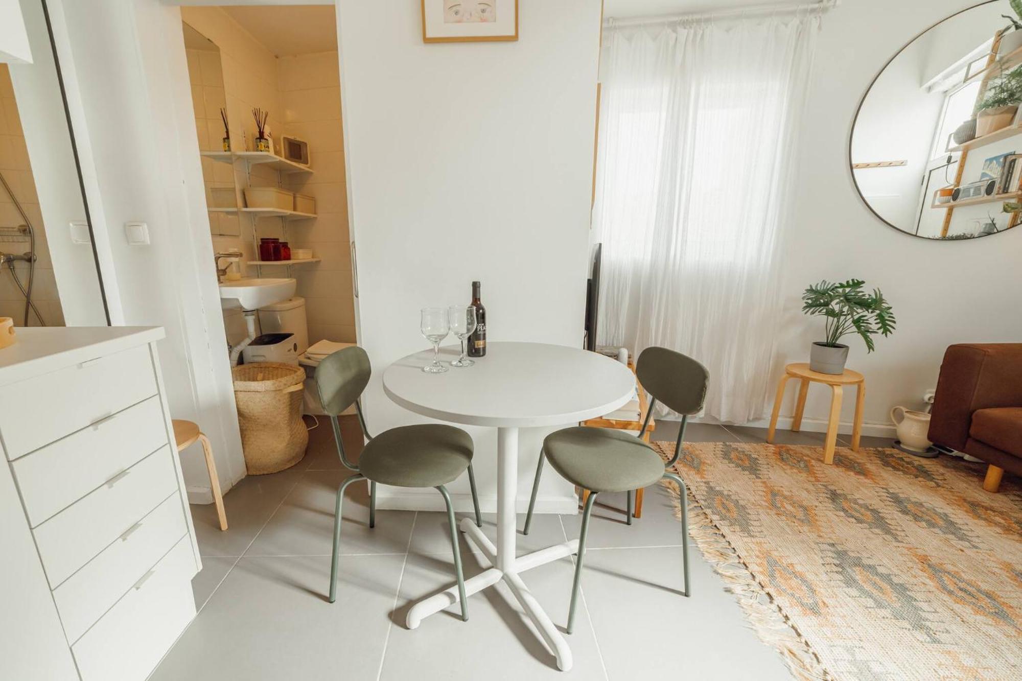 Modern By Hosty *