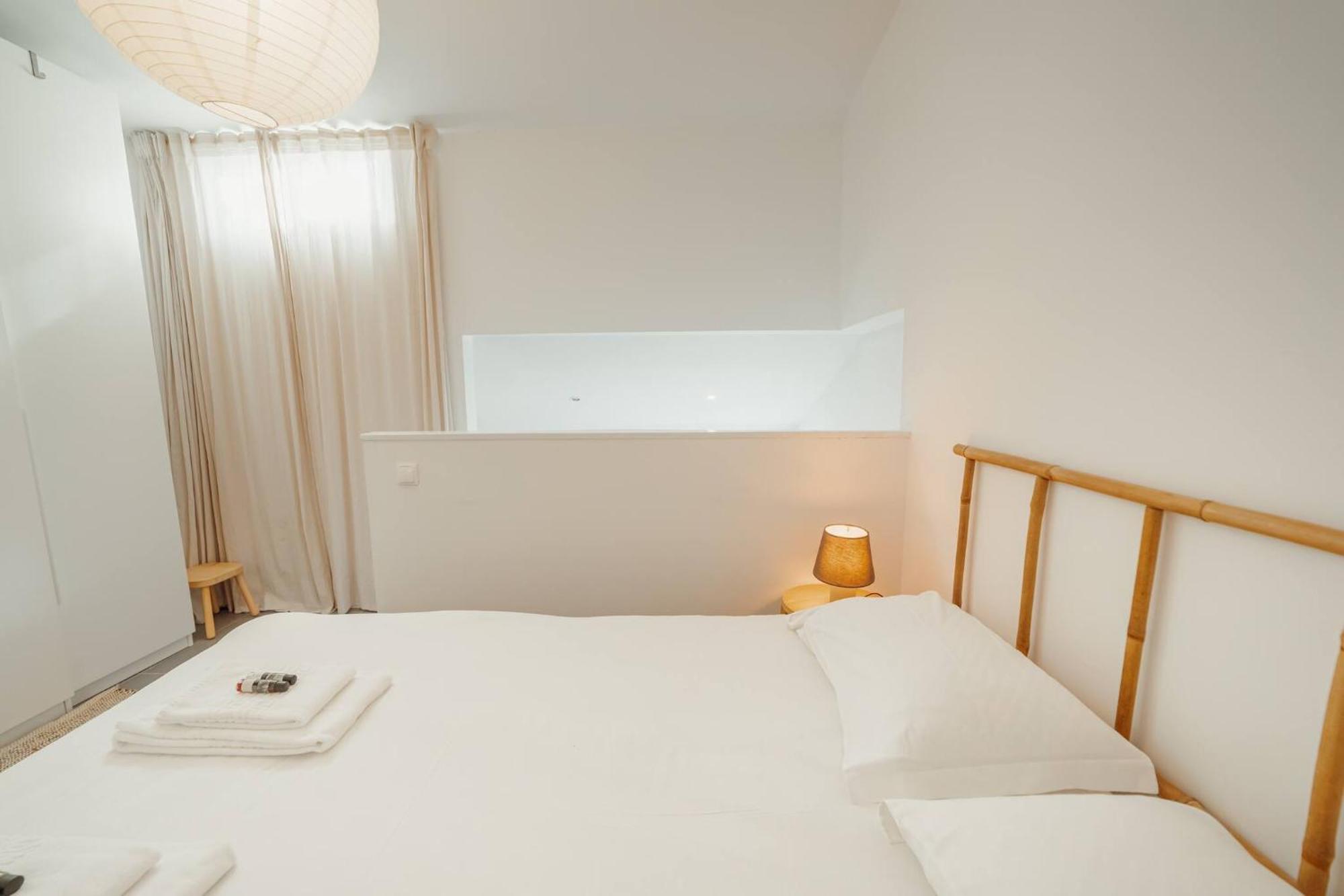 Modern By Hosty