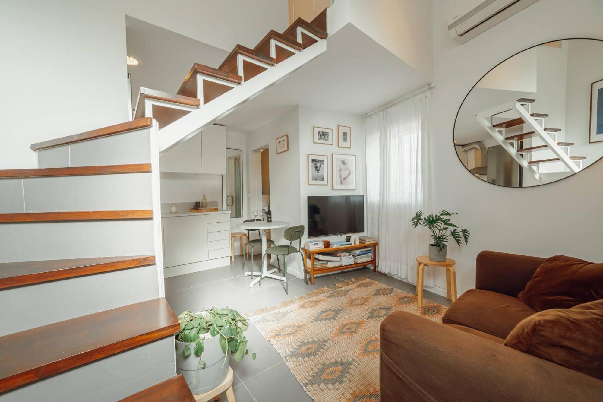 Modern By Hosty *